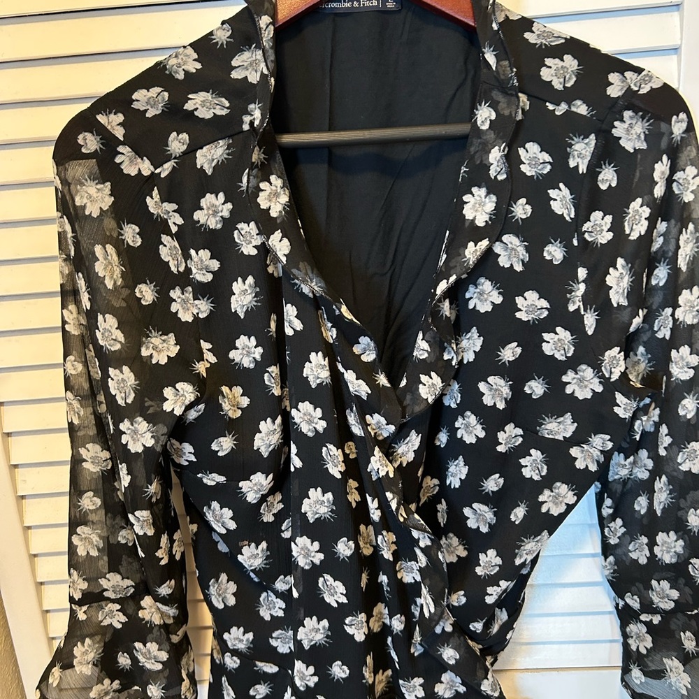 Abercrombie & Fitch Black and White Floral Wrap Top